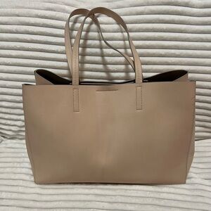 Banana Republic Larkin Leather Tote Bag in Almond